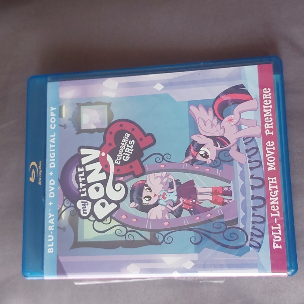 MY LITTLE  PONY  EQUESTRIAN  GIRLS  DVD / BLUE _ RAY